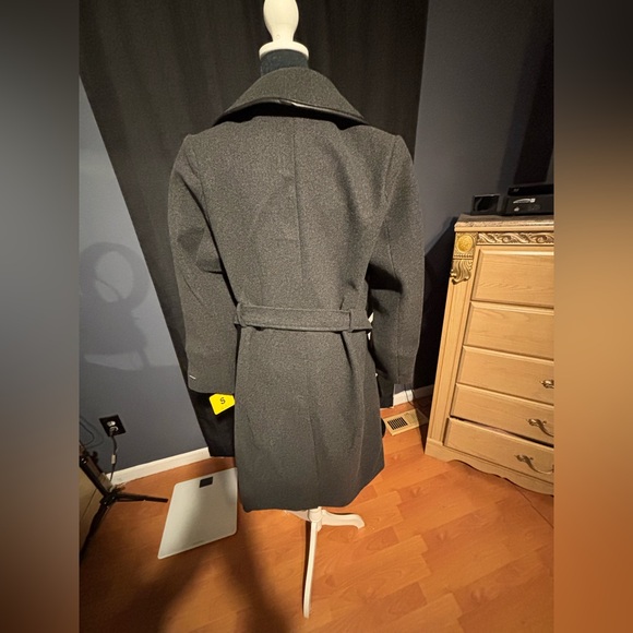 NWT Tahari Gray Belted Mid Length Coat Size Small - Picture 4 of 6
